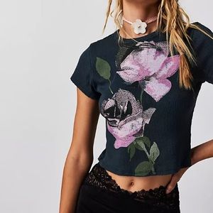 FREE PEOPLE - DAYDREAMER ROSE POINTELLE TEE IN VINTAGE BLACK